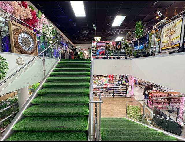 2,194M² RETAIL FOR SALE IN LONEHILL